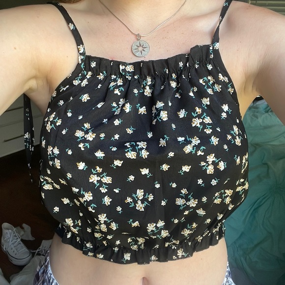 ROMWE Tops - black with flowers cropped tank top